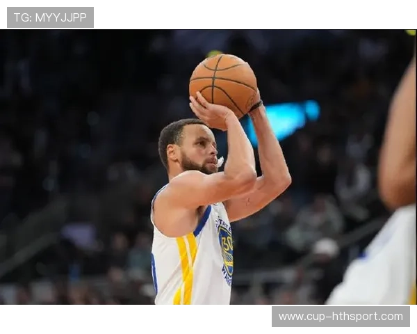 库里高难度漂移投篮得手，勇士再造高潮